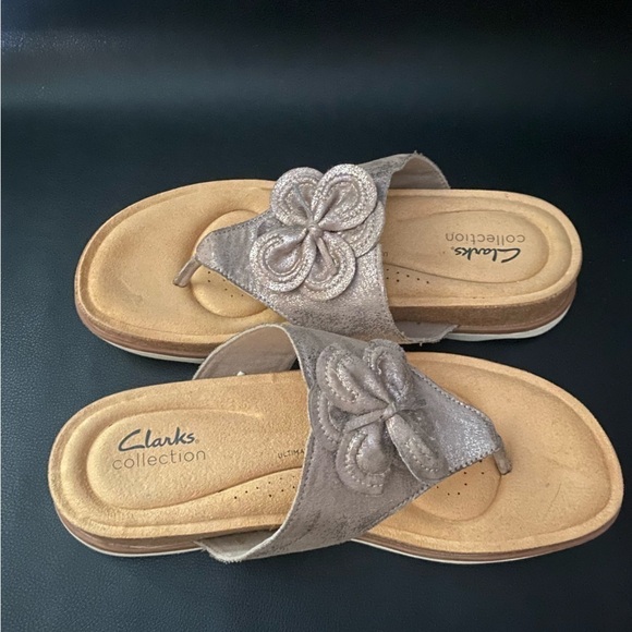 Clarks Collection taupe metallic women’s thongs shoe size 8.5M - Picture 6 of 7